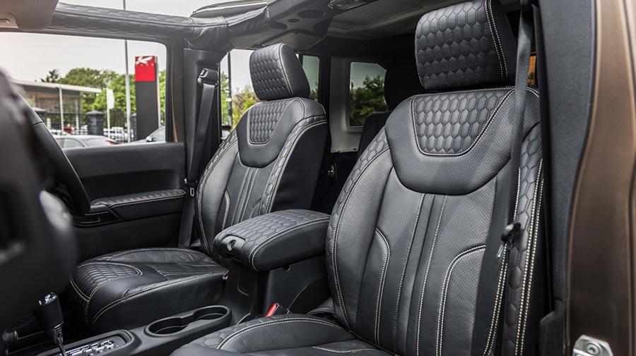 Интерьер Jeep Wrangler Unlimited Night Eagle by Project Kahn 2018 года  (фото 8 из 11)